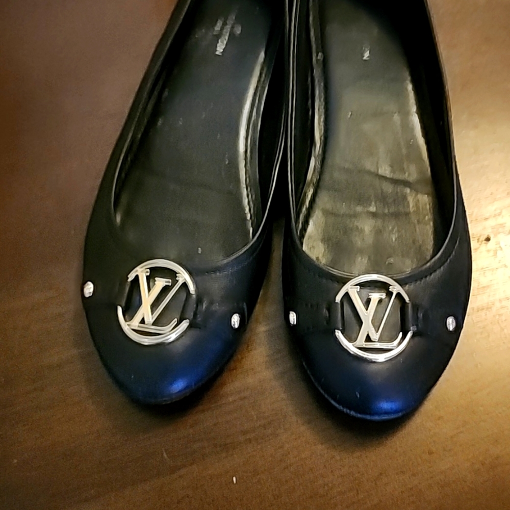 Black Louis Vuitton flats